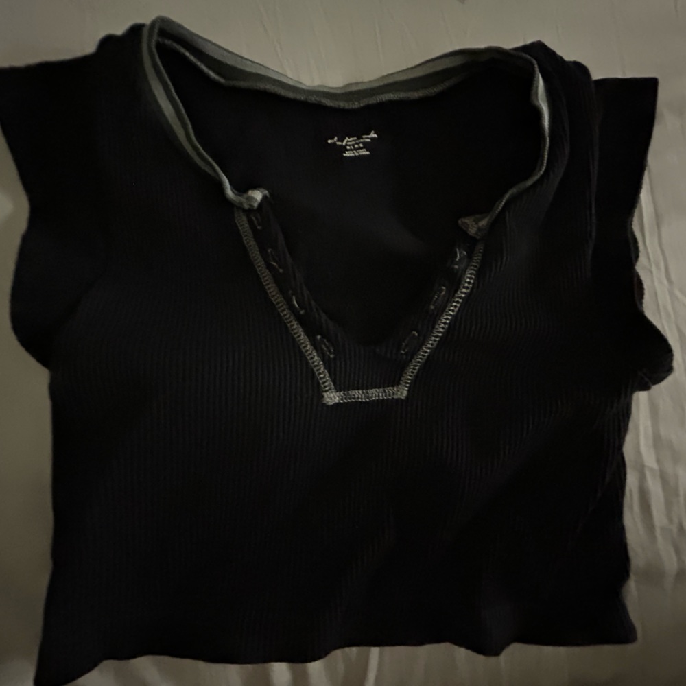 I am selling a open outfitters black tee that has barely been worn